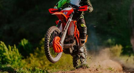 Moto enduro avec pneus enduro