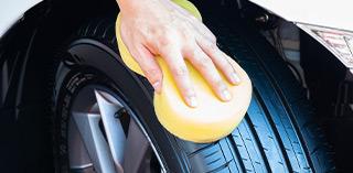 Nettoyer des pneus auto – entretien correct pour des pneus propres et durables