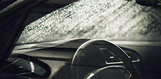 Vitre de voiture embuée – causes et conseils contre l’humidité dans la voiture