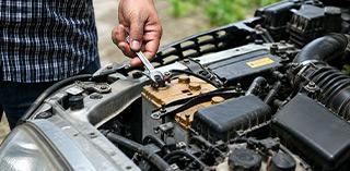 Remplacement d’une batterie automobile – fonctionnement, entretien et remplacement en un coup d’œil