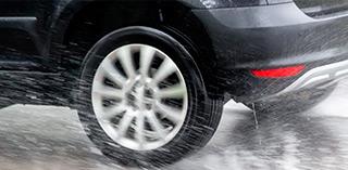 Pneus toutes saisons testés – modèles adaptés à différentes conditions en comparaison